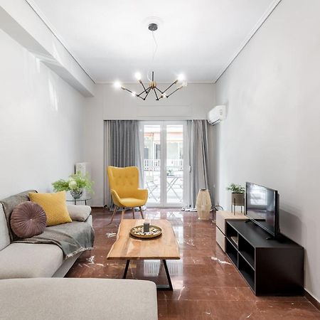 Explore History From A Chic Central Apartment Athen Eksteriør billede