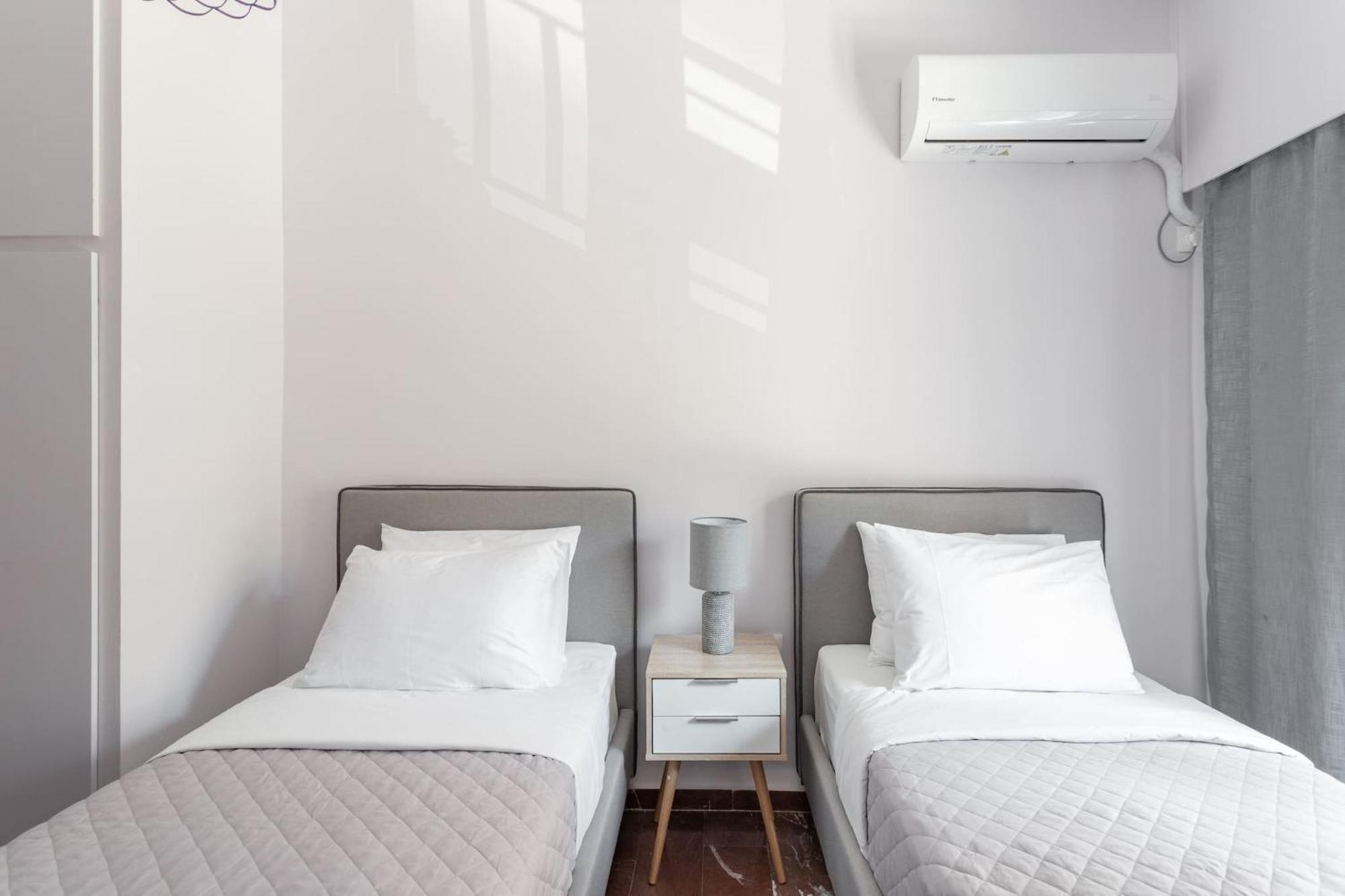 Explore History From A Chic Central Apartment Athen Eksteriør billede