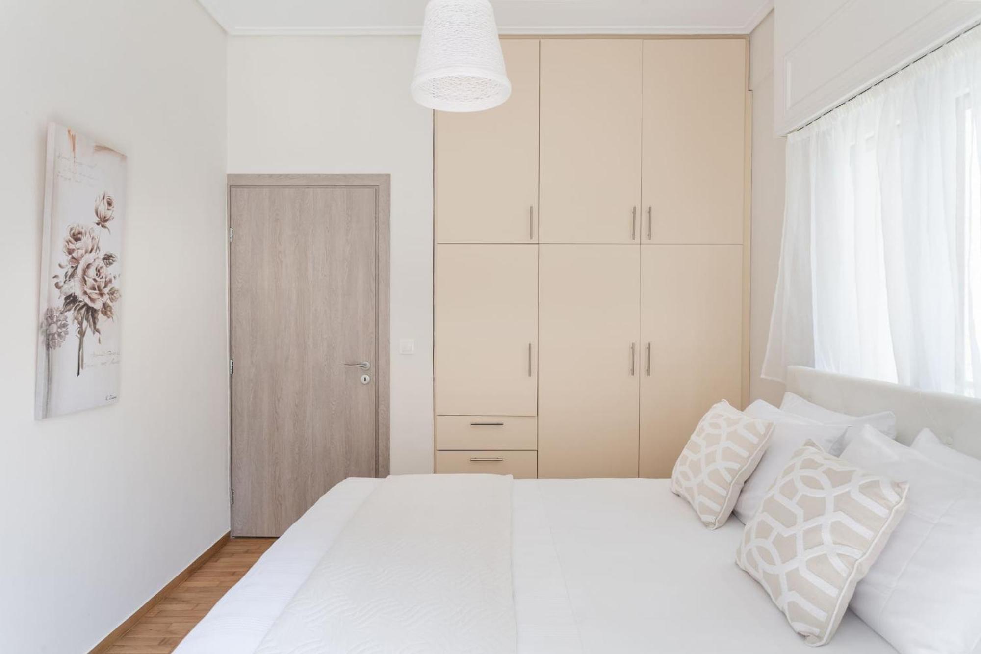 Explore History From A Chic Central Apartment Athen Eksteriør billede