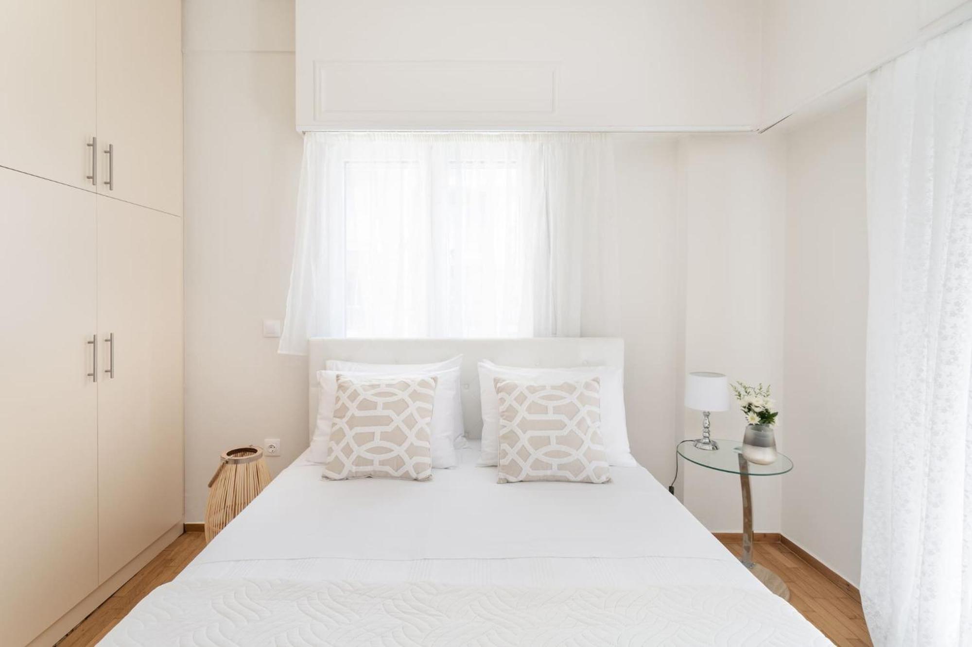 Explore History From A Chic Central Apartment Athen Eksteriør billede