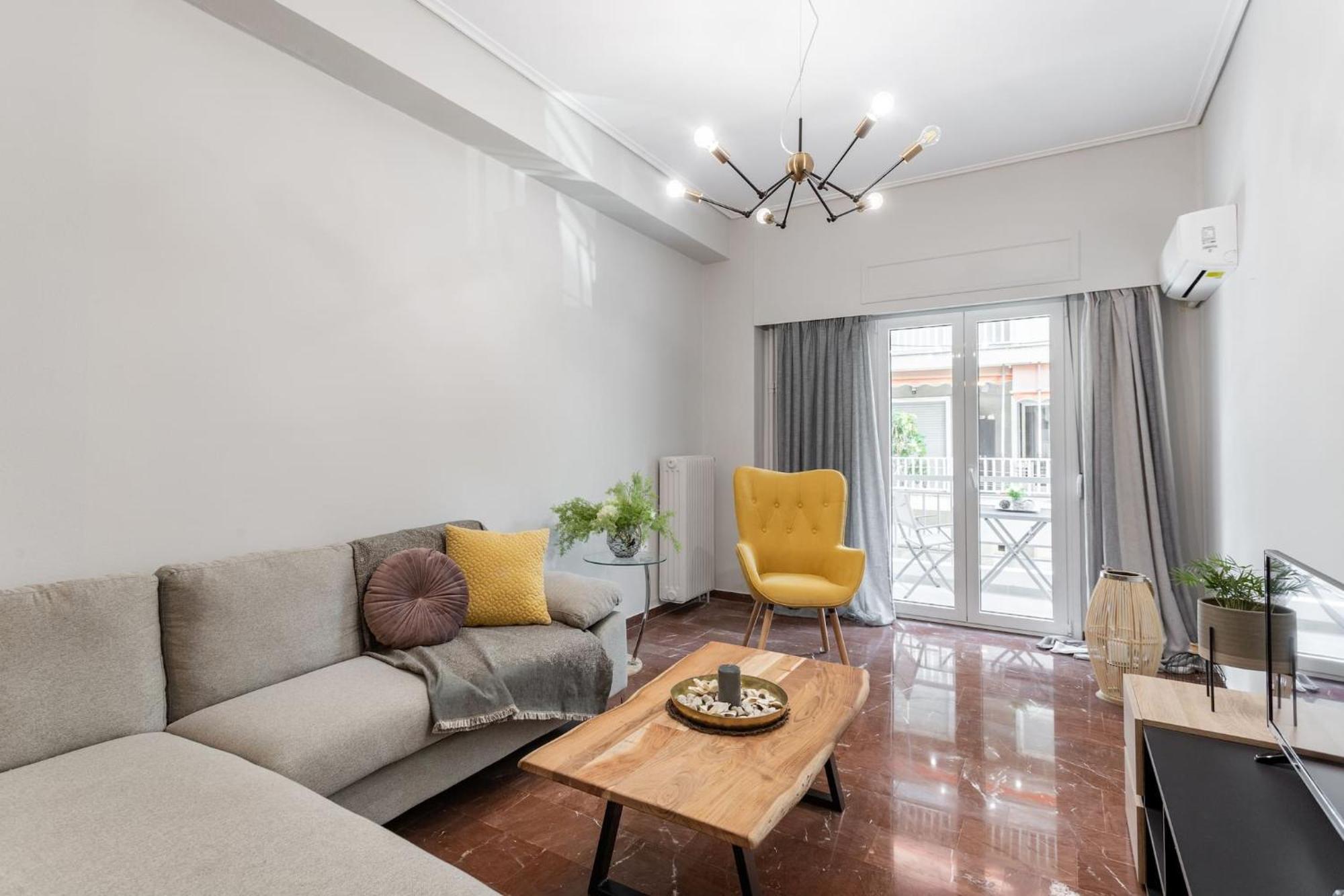 Explore History From A Chic Central Apartment Athen Eksteriør billede