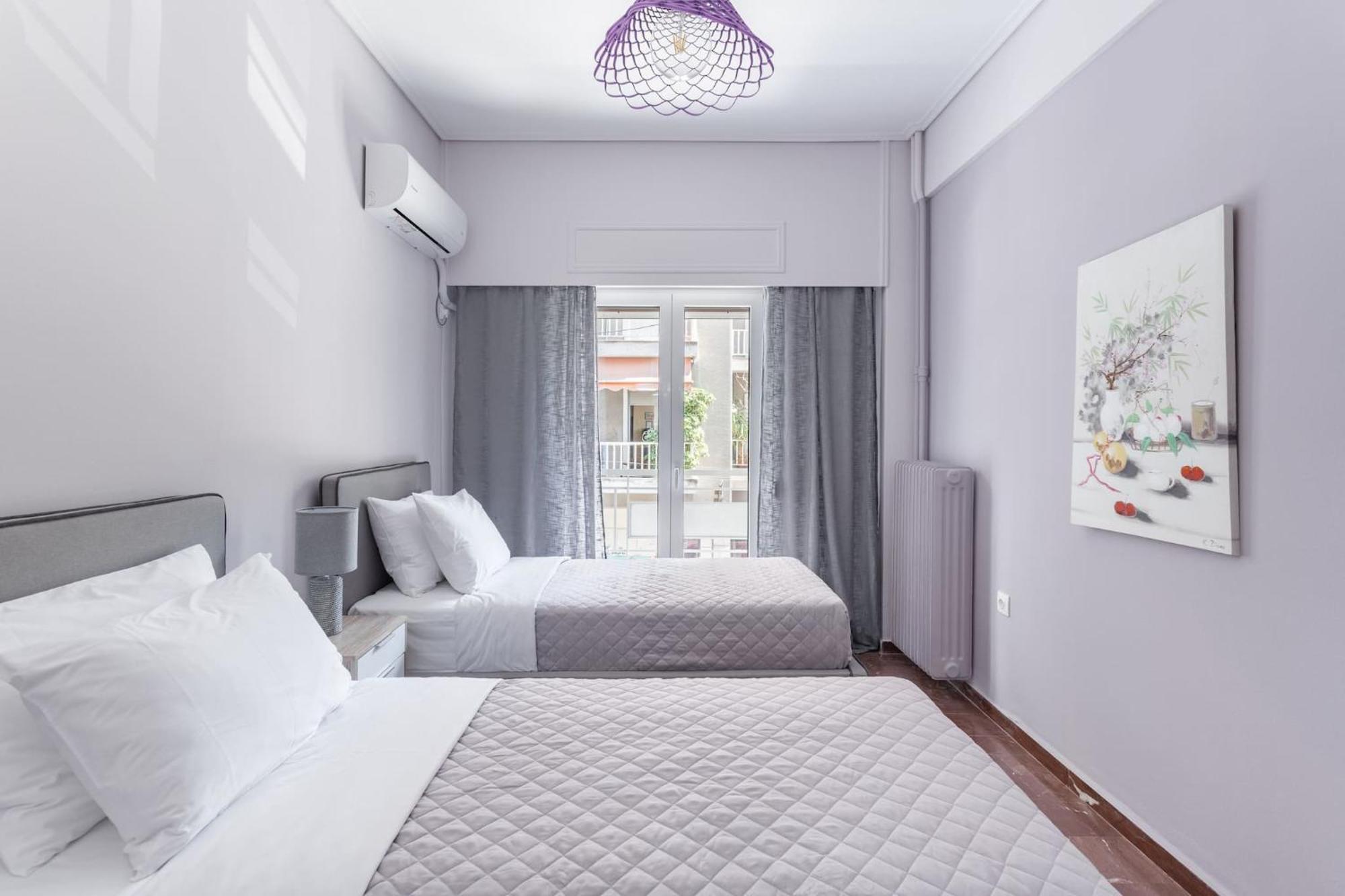 Explore History From A Chic Central Apartment Athen Eksteriør billede